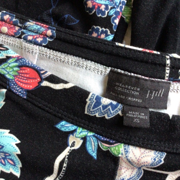 J Jill Wearever Collection Full- Leg Cropped floral pants, XS/small - Picture 2 of 4